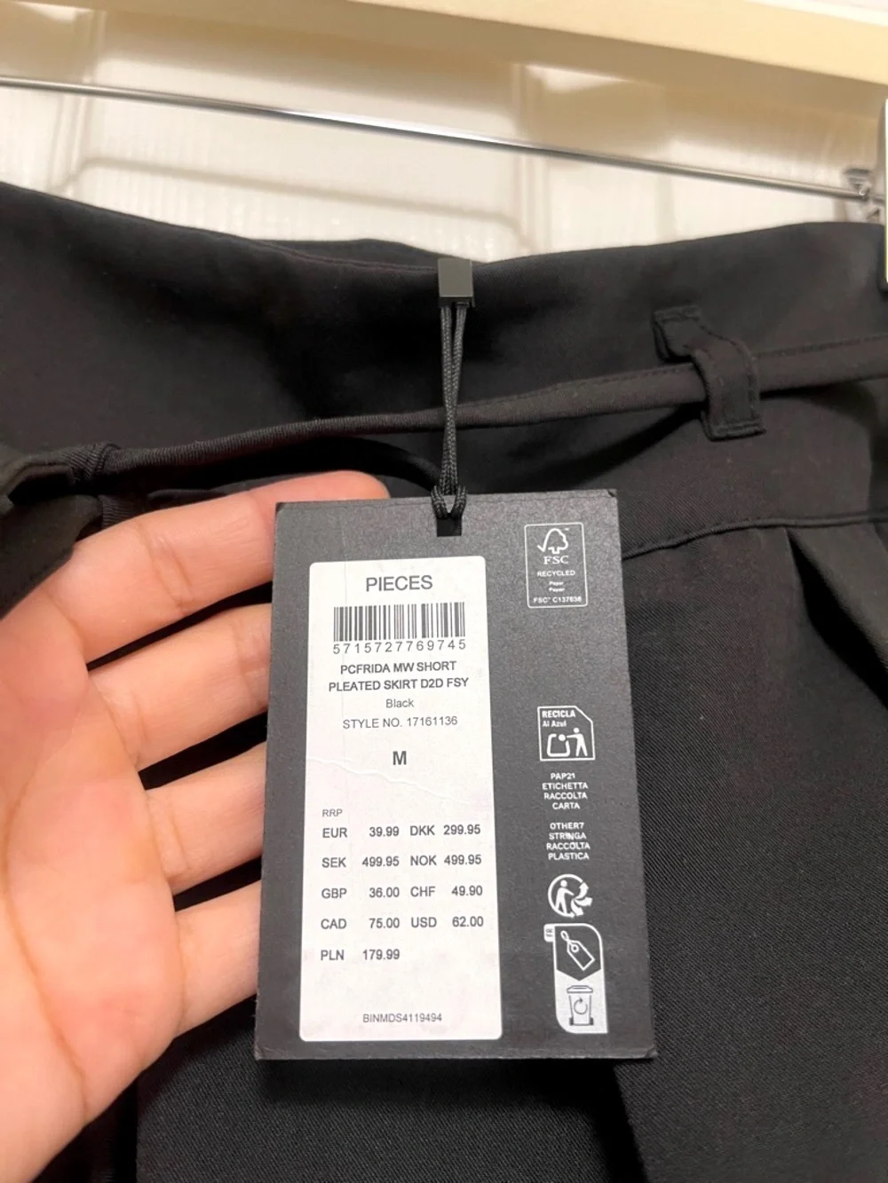 NWT PIECES Frida Short Pleated Skirt